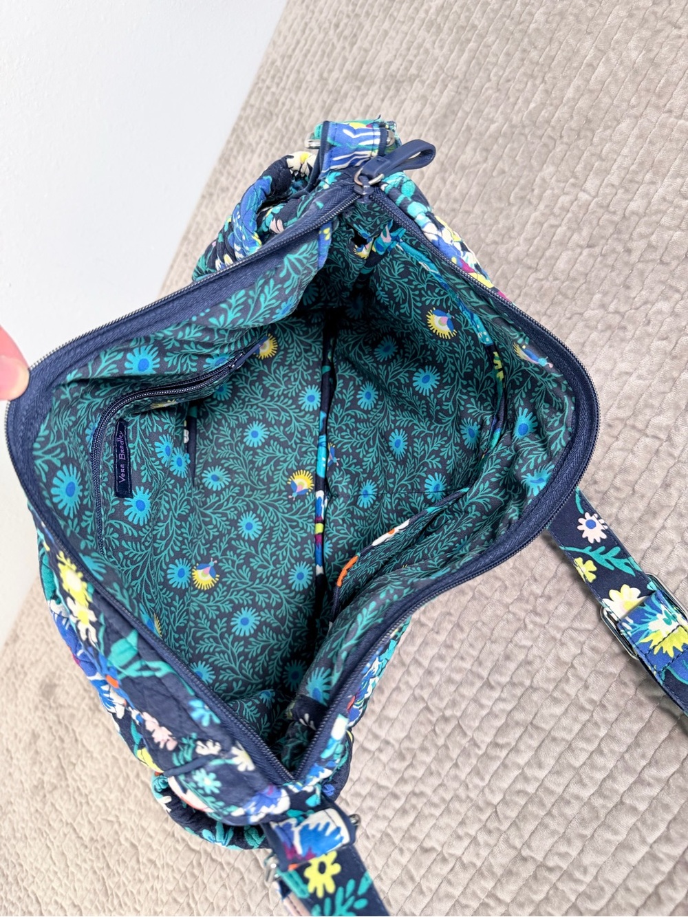 VERA BRADLEY On the Go Crossbody Bag Midnight Blues Retired Print Quilted Floral - Picture 7 of 11